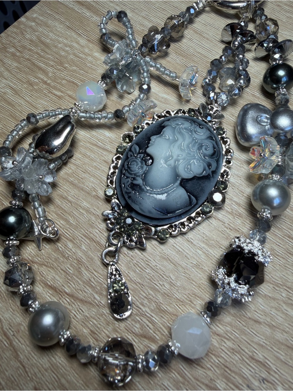 Vintage-Inspired Silver Cameo Chain for Phone/Purse/Keys - Picture 3 of 5